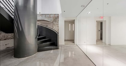 99 Jarvis St, Toronto, ON à louer Photo intérieure– Image 1 sur 2