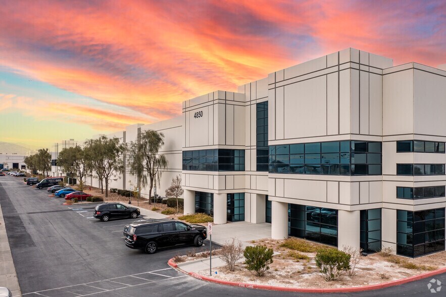 4850 Statz St, North Las Vegas, NV à louer - Photo de l’immeuble – Image 1 sur 7