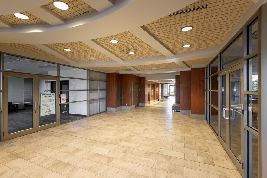 5133 W Terrace Dr, Madison, WI à louer - Photo de l’immeuble – Image 3 sur 5