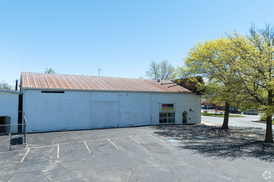 260 Eastern Ave, Malden, MA à vendre - Photo de l’immeuble – Image 1 sur 4