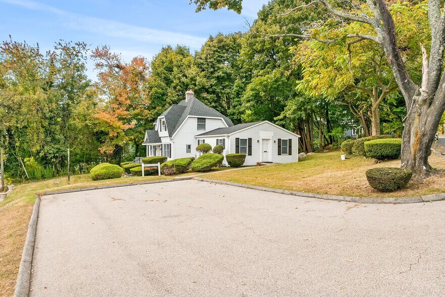 143 Boston Post Rd, Waterford, CT à vendre - Photo de l’immeuble – Image 2 sur 18