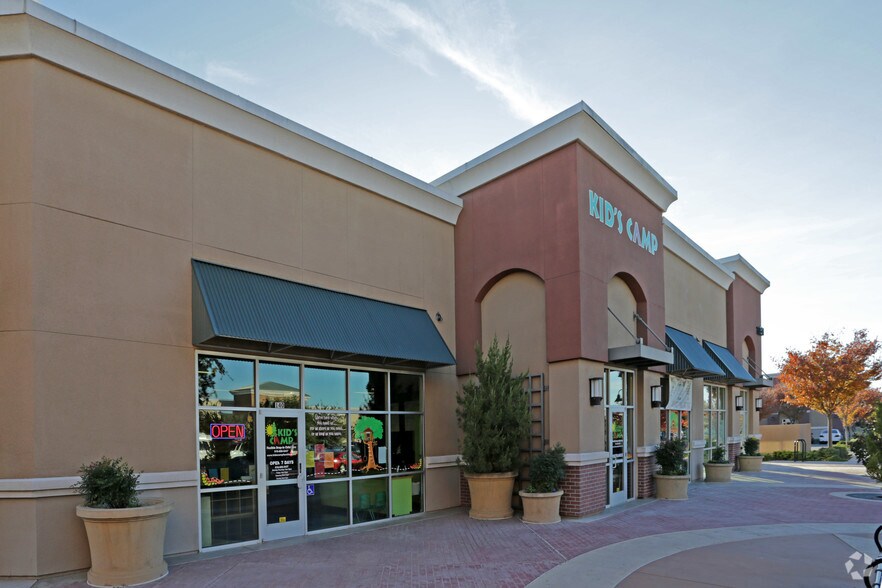 7511 W Stockton Blvd, Sacramento, CA à louer - Photo de l’immeuble – Image 2 sur 7