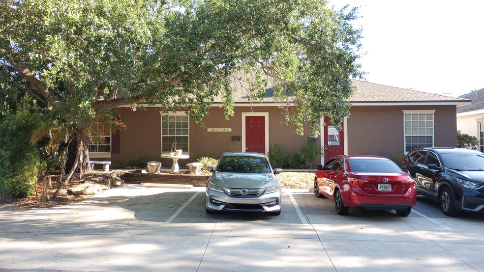 105 Timberlachen Cir, Lake Mary, FL à vendre - Photo de l’immeuble – Image 3 sur 12