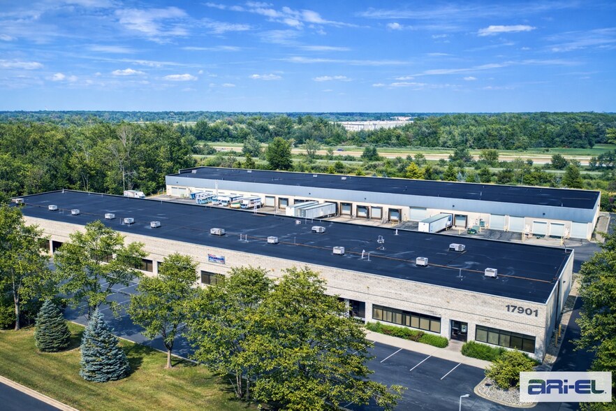 17901 Woodland Dr, New Boston, MI à louer - Photo principale – Image 1 sur 4