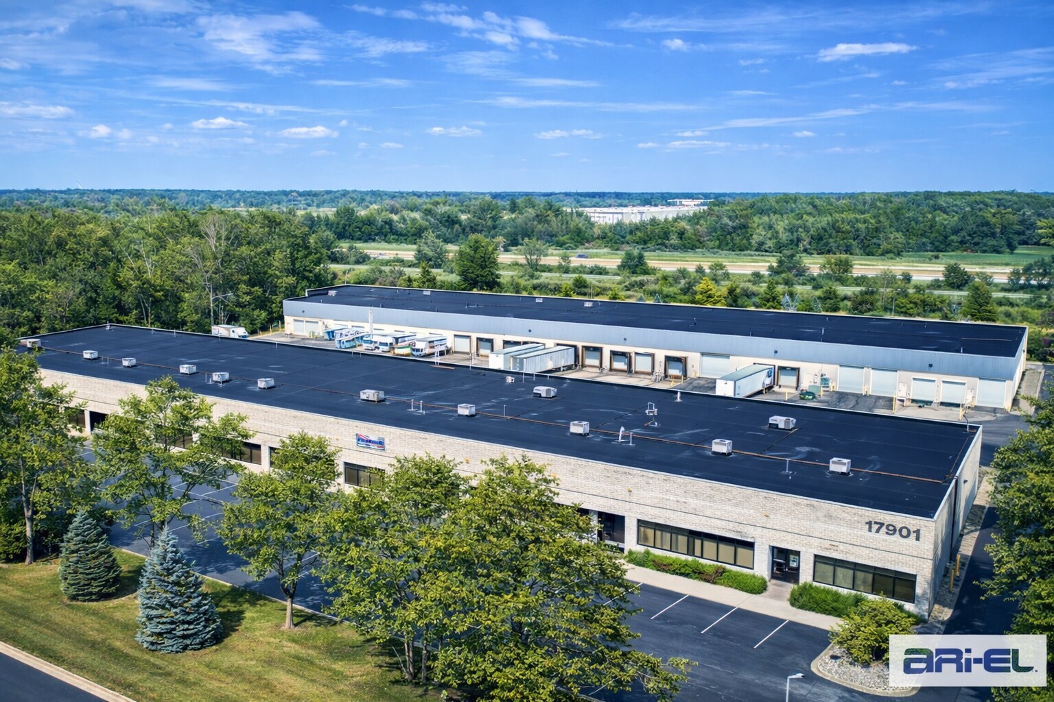 17901 Woodland Dr, New Boston, MI à louer Photo principale– Image 1 sur 5
