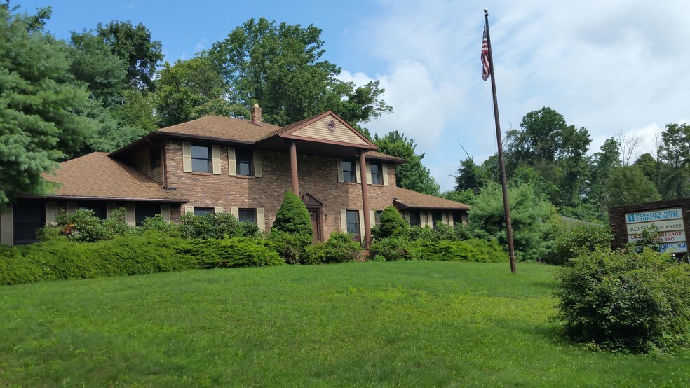 74 S Powder Mill Rd, Morris Plains, NJ à vendre - Photo de l’immeuble – Image 2 sur 27