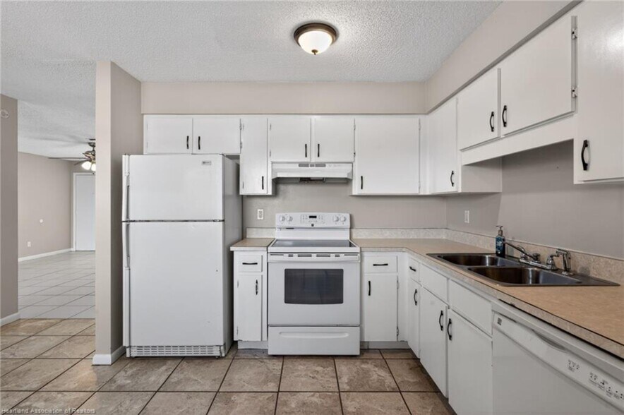 6213 Candler Ter, Sebring, FL à vendre - Photo de l’immeuble – Image 3 sur 31