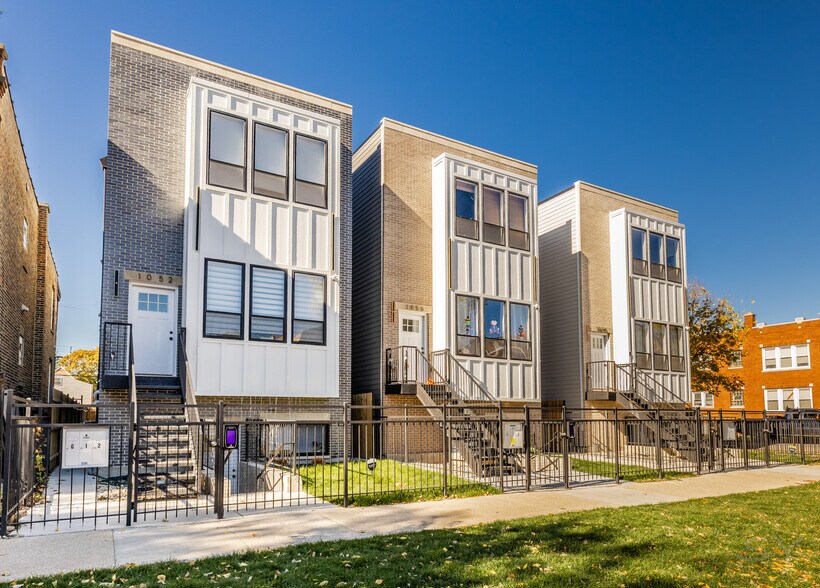 1052 N Central Park Ave, Chicago, IL à vendre - Photo de l’immeuble – Image 2 sur 21