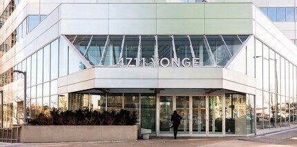 4711 Yonge St, Toronto, ON à louer Photo de l’immeuble– Image 2 sur 3