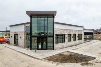 Plus de détails pour 1145 University Ave, Waukee, IA - Local commercial à louer