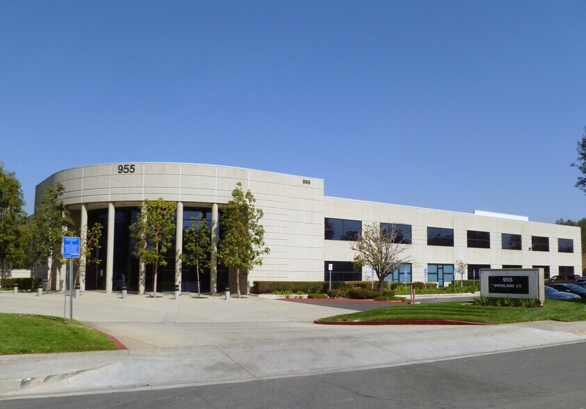 955 Overland Ct, San Dimas, CA à louer - Photo de l’immeuble – Image 1 sur 15