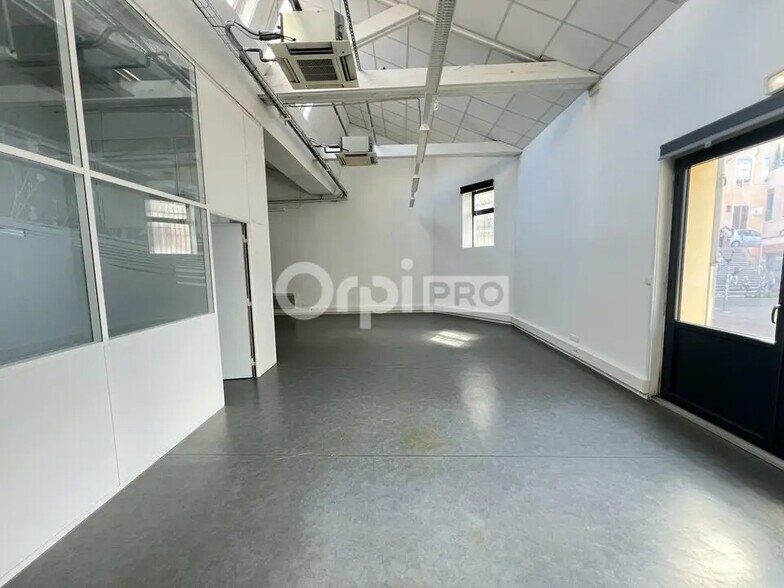 Bureau dans Lyon à louer - Photo de l’immeuble – Image 1 sur 9