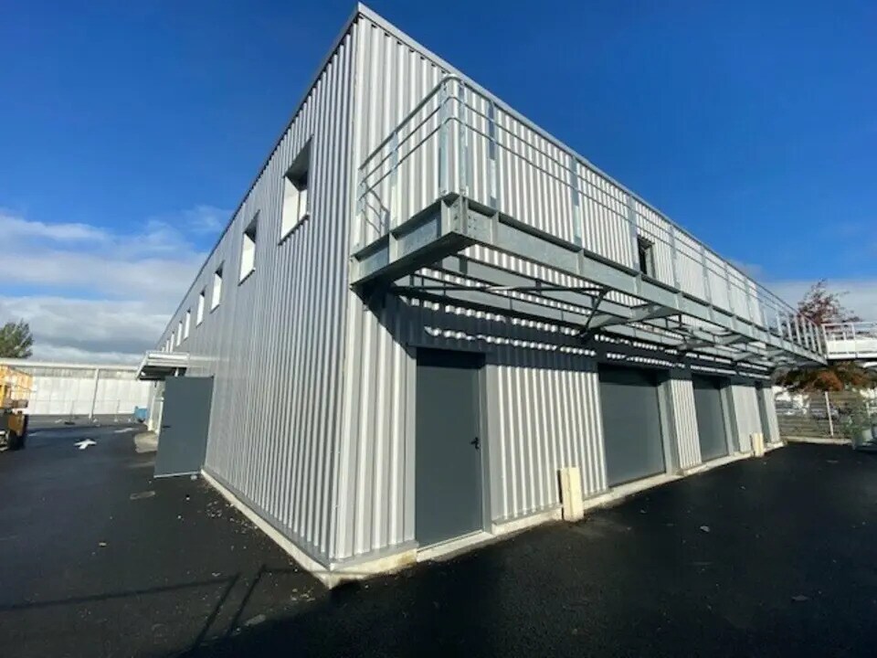 Local d’activités dans La Teste-de-Buch à louer Photo de l’immeuble– Image 1 sur 4