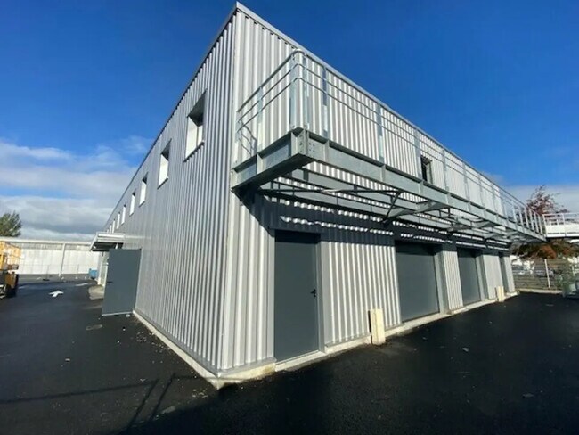 Plus de détails pour Local d'activités à louer