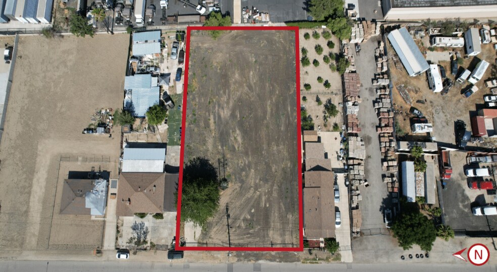 683 S Valley View Ave, San Bernardino, CA à vendre - Photo de l’immeuble – Image 3 sur 3