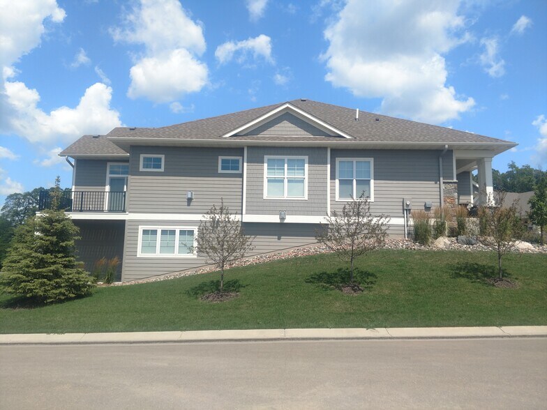 871 Century Ave, Newport, MN à vendre - Photo de l’immeuble – Image 2 sur 6