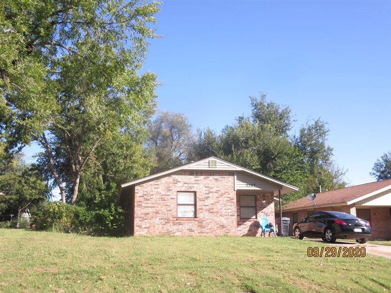 2247 NE 15th St, Oklahoma City, OK à vendre - Photo principale – Image 1 sur 1