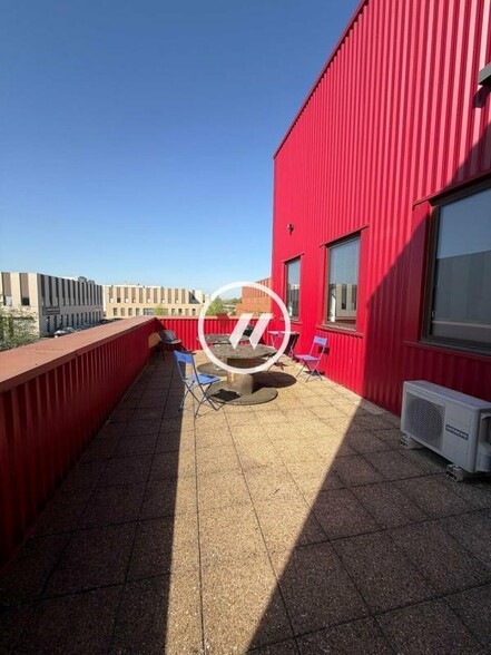 Local d'activités dans Tremblay-en-France à vendre - Photo de l’immeuble – Image 3 sur 11