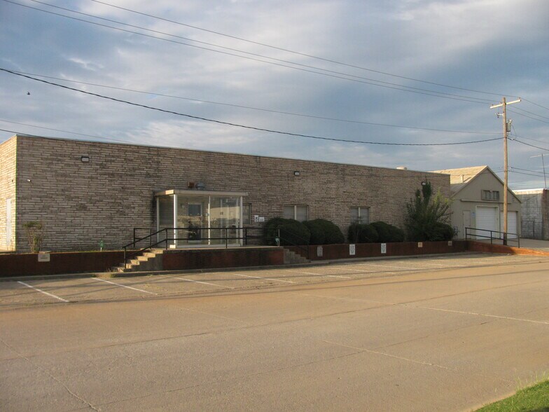 310 SE D Ave, Lawton, OK à vendre - Photo principale – Image 1 sur 19
