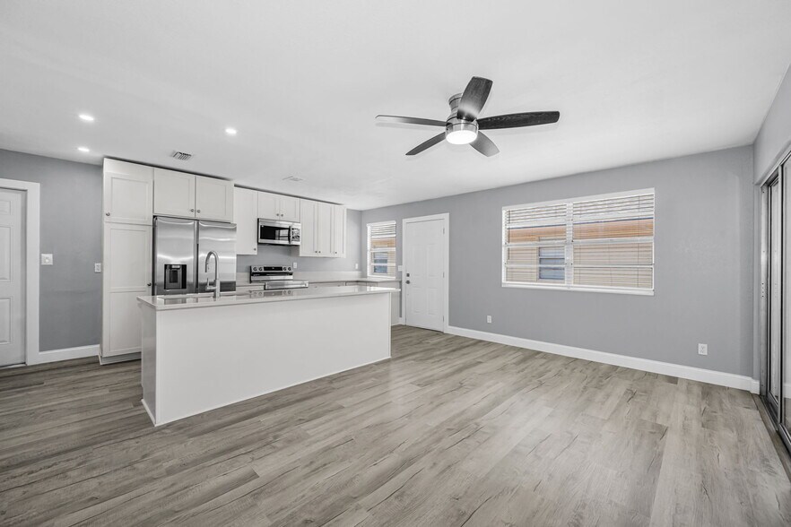 1231 Illinois Ave, Palm Harbor, FL à vendre - Photo de l’immeuble – Image 3 sur 81