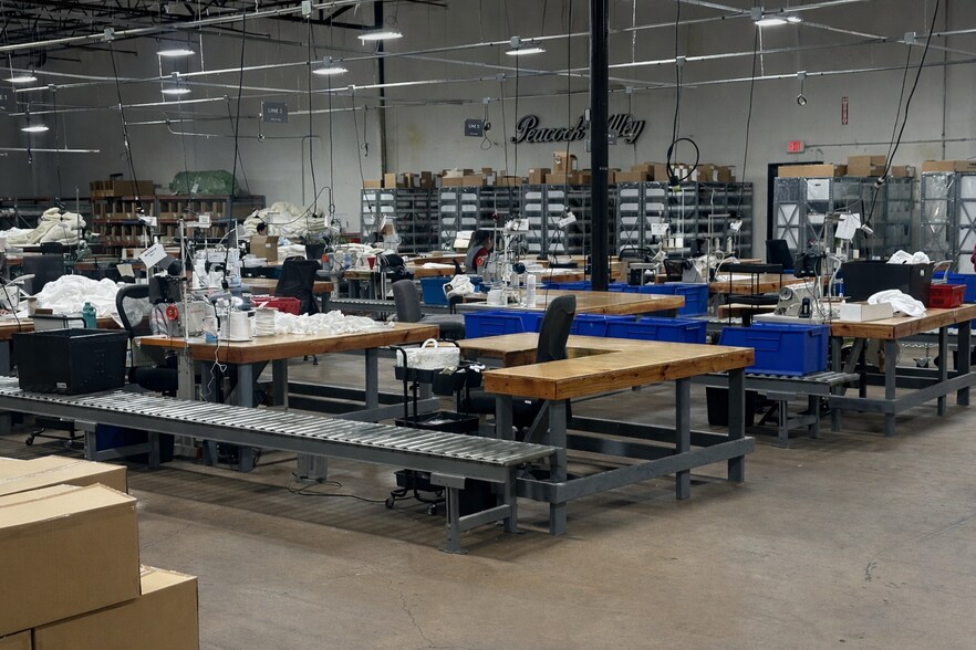 2050 Postal Way, Dallas, TX à louer - Photo de l’immeuble – Image 3 sur 6