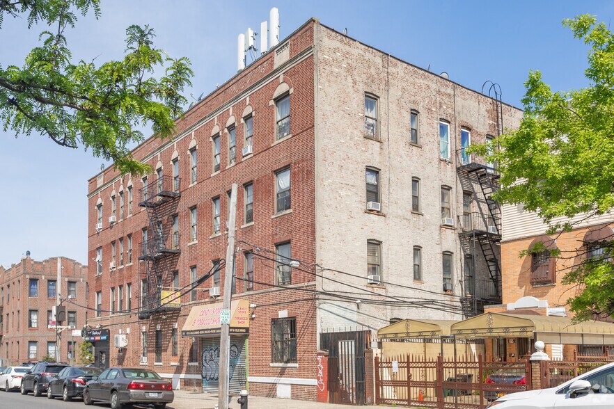 351 Riverdale Ave, Brooklyn, NY à louer - Photo de l’immeuble – Image 2 sur 8