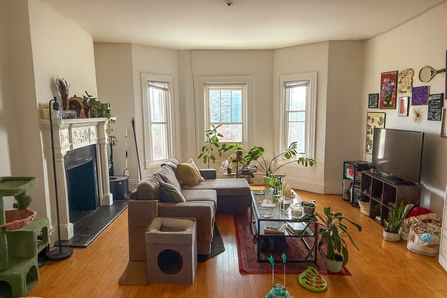 1301 St Paul St, Baltimore, MD à vendre - Photo de l’immeuble – Image 3 sur 14