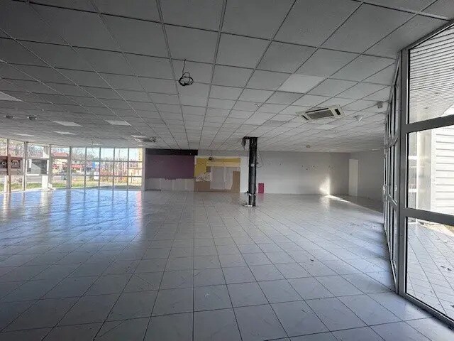 Local commercial dans Chalon-sur-Saône à louer - Photo de l’immeuble – Image 2 sur 3