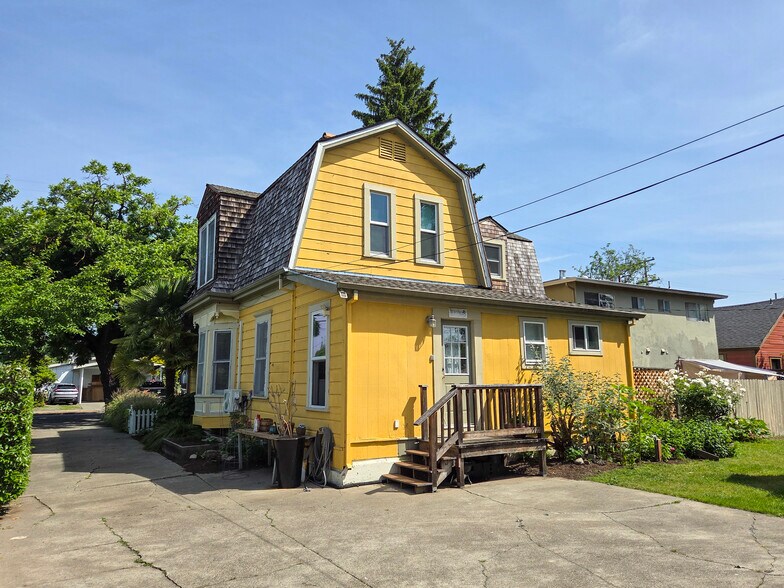 150 W 8th St, Santa Rosa, CA à vendre - Photo de l’immeuble – Image 3 sur 15