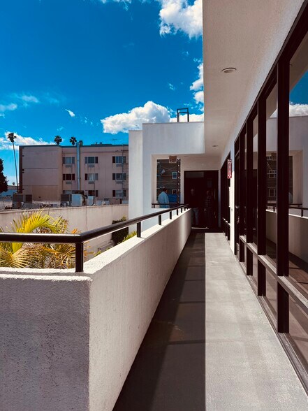 1711 Winona Blvd, Los Angeles, CA à louer - Photo de l’immeuble – Image 3 sur 18