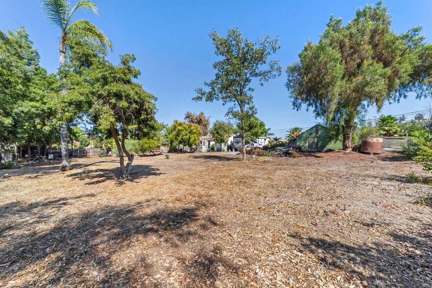 8756 Cottonwood Ave, Santee, CA à vendre - Photo de l’immeuble – Image 2 sur 18