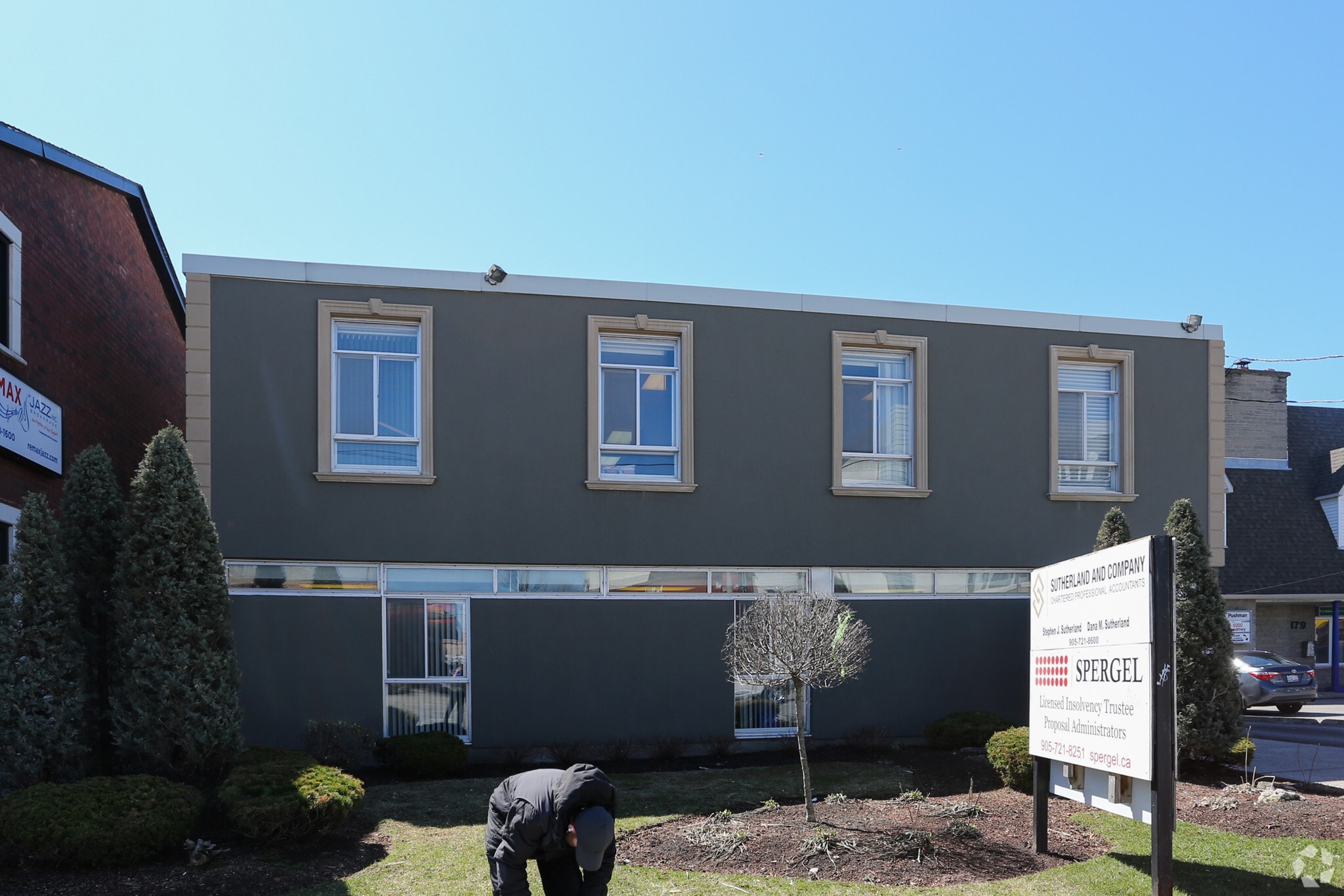 187 King St E, Oshawa, ON à louer Photo de l’immeuble– Image 1 sur 11