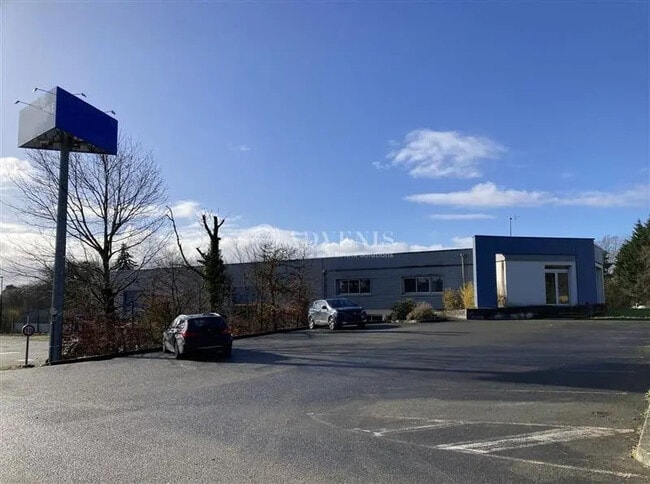 Plus de détails pour Local d'activités à louer