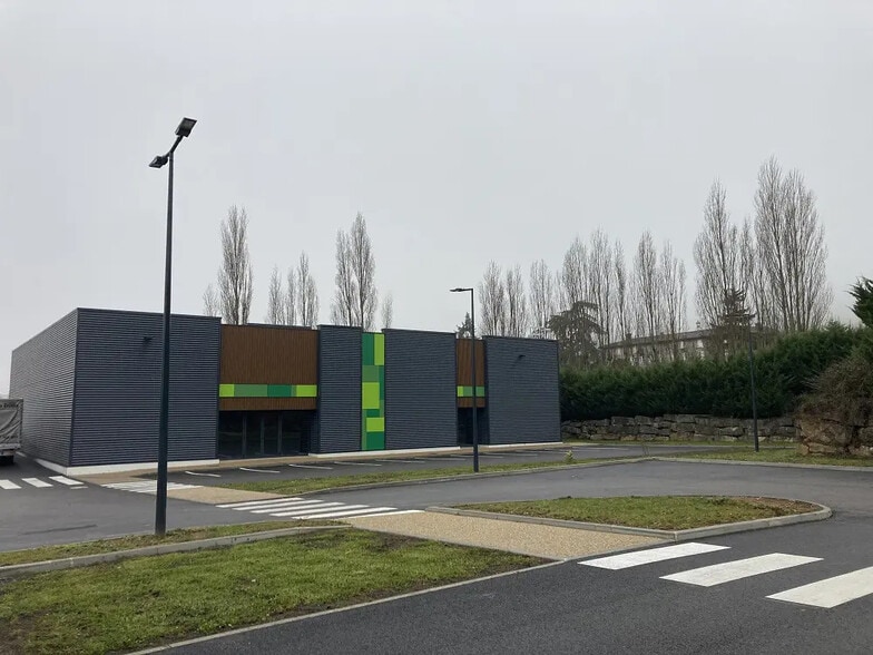 Local d'activités dans Anse à vendre - Photo de l’immeuble – Image 3 sur 7