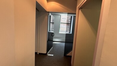 415 N LaSalle Dr, Chicago, IL à louer Photo intérieure– Image 2 sur 7