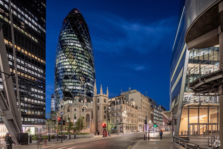30 St Mary Axe, Londres à louer - Photo de l’immeuble – Image 1 sur 14