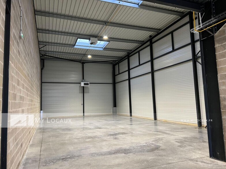 Local d’activités dans FRÉPILLON à louer - Photo intérieure – Image 2 sur 7