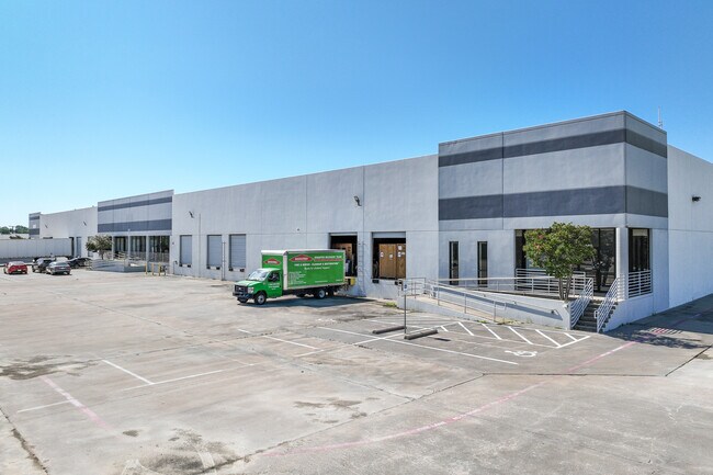 Plus de détails pour 2901 Suffolk Dr, Fort Worth, TX - Industriel/Logistique à louer