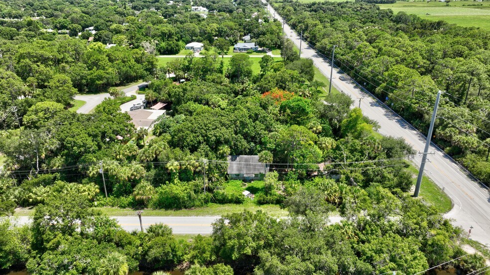 8810 Emerson Ave, Fort Pierce, FL à vendre - Photo de l’immeuble – Image 2 sur 17