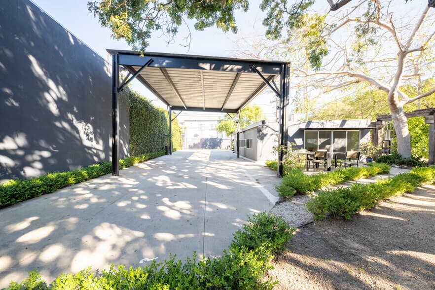 5761 W Adams Blvd, Los Angeles, CA à vendre - Photo de l’immeuble – Image 3 sur 13