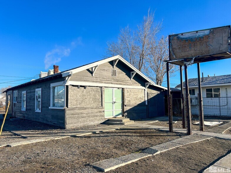 70 E Main St, Fernley, NV à vendre - Photo de l’immeuble – Image 2 sur 7