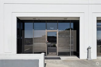 700-728 Whitney St, San Leandro, CA à louer Photo de l’immeuble– Image 2 sur 17