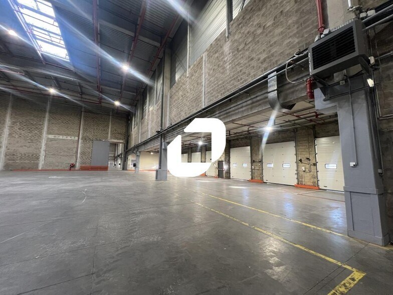 Industriel/Logistique dans Gretz-Armainvilliers à louer - Photo de l’immeuble – Image 3 sur 10