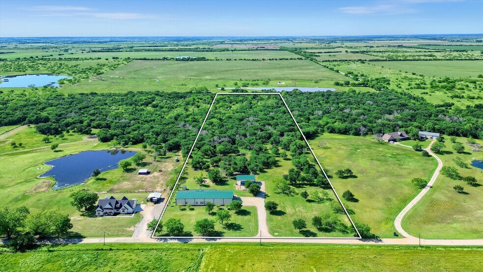 650 Scoggins Rd, Tioga, TX à vendre - Photo de l’immeuble – Image 2 sur 49