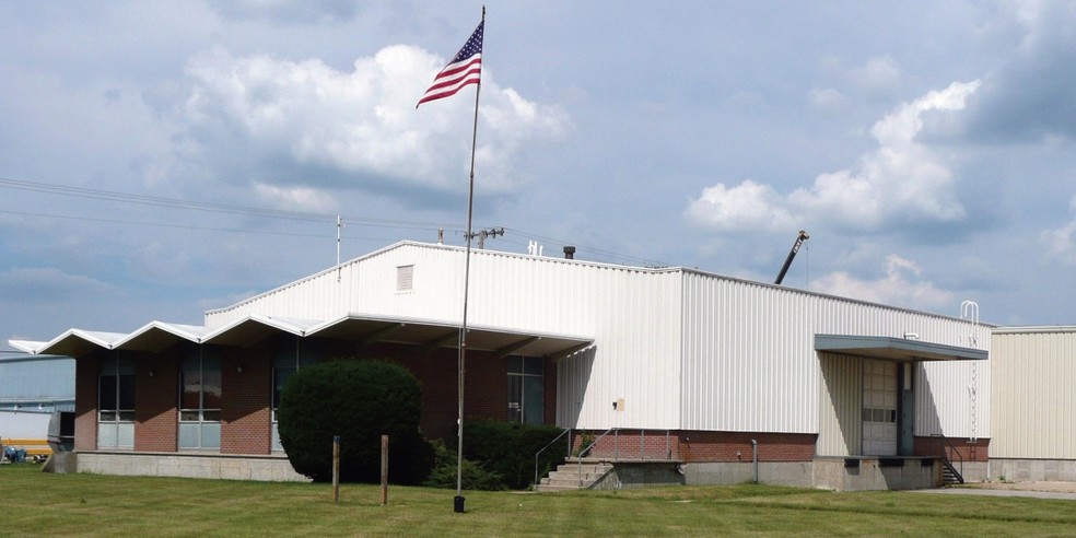 811 S Eisenhower Dr, Goshen, IN à louer - Photo de l’immeuble – Image 2 sur 3