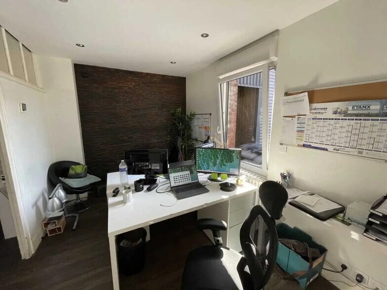 Local d'activités dans Déville-lès-Rouen à vendre - Photo de l’immeuble – Image 3 sur 12