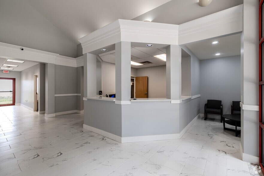 1600 Sun Pure Rd, Avon Park, FL à louer - Photo de l’immeuble – Image 1 sur 10