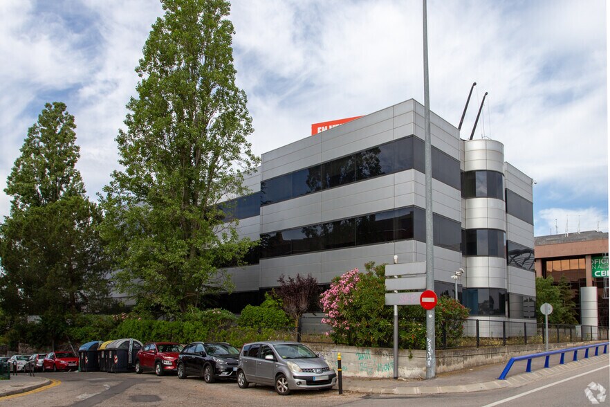 Calle Navaluenga, 1, Las Rozas de Madrid, Madrid à vendre - Photo de l’immeuble – Image 2 sur 8