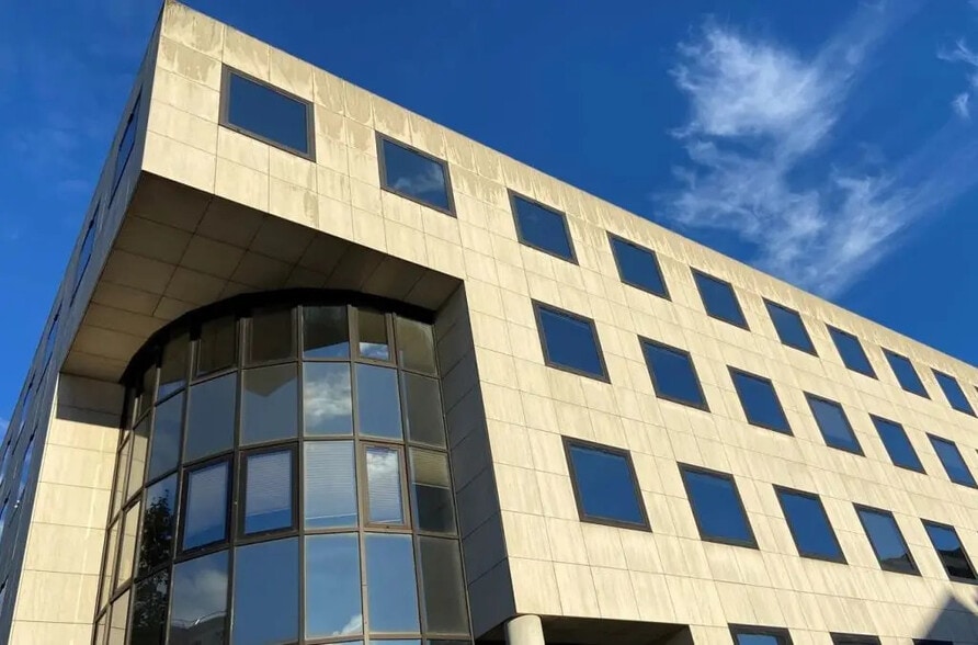 38-40 Rue Victor Hugo, Courbevoie à louer - Photo de l’immeuble – Image 2 sur 7