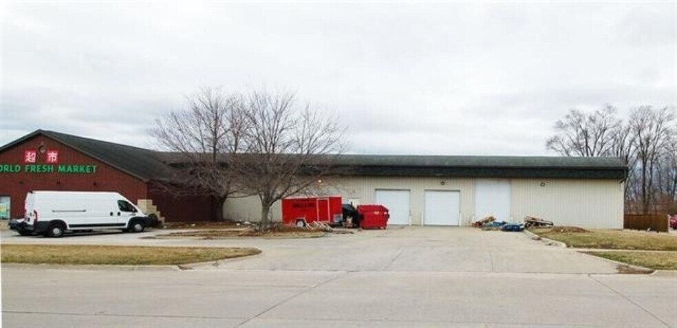 2401 2nd St, Coralville, IA à louer - Photo de l’immeuble – Image 2 sur 5